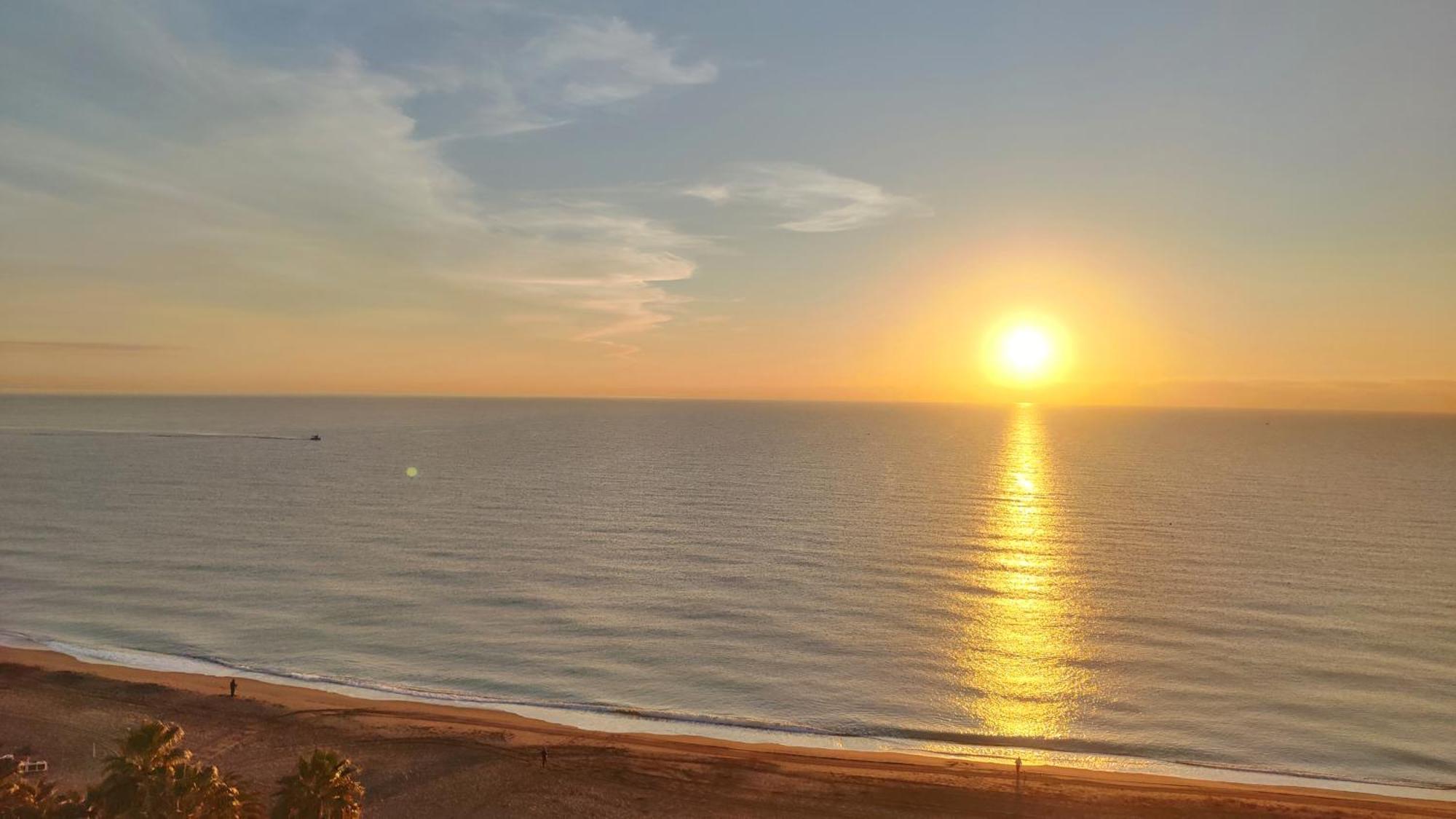 Beachfront -- New Luxury Apartment -- 1ª Linea Playa -- Fuengirola City Center -- Private Parking -- Panoramic Sea Views -- Exteriér fotografie