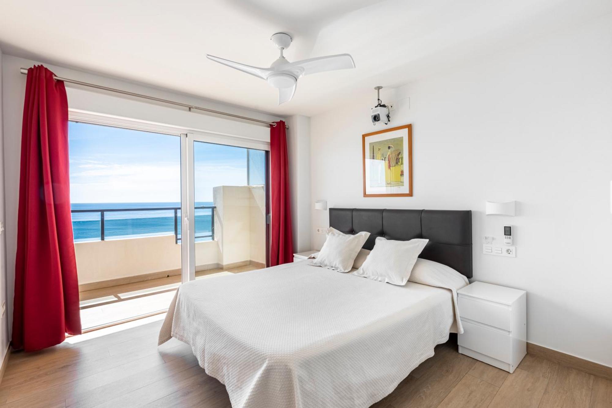 Beachfront -- New Luxury Apartment -- 1ª Linea Playa -- Fuengirola City Center -- Private Parking -- Panoramic Sea Views -- Exteriér fotografie